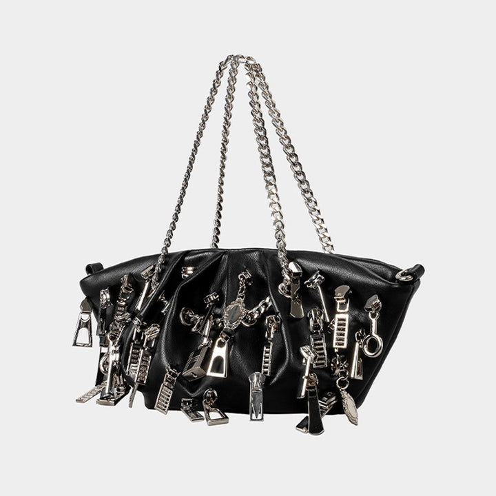 Dekorative Handtasche mit Kettenakzenten