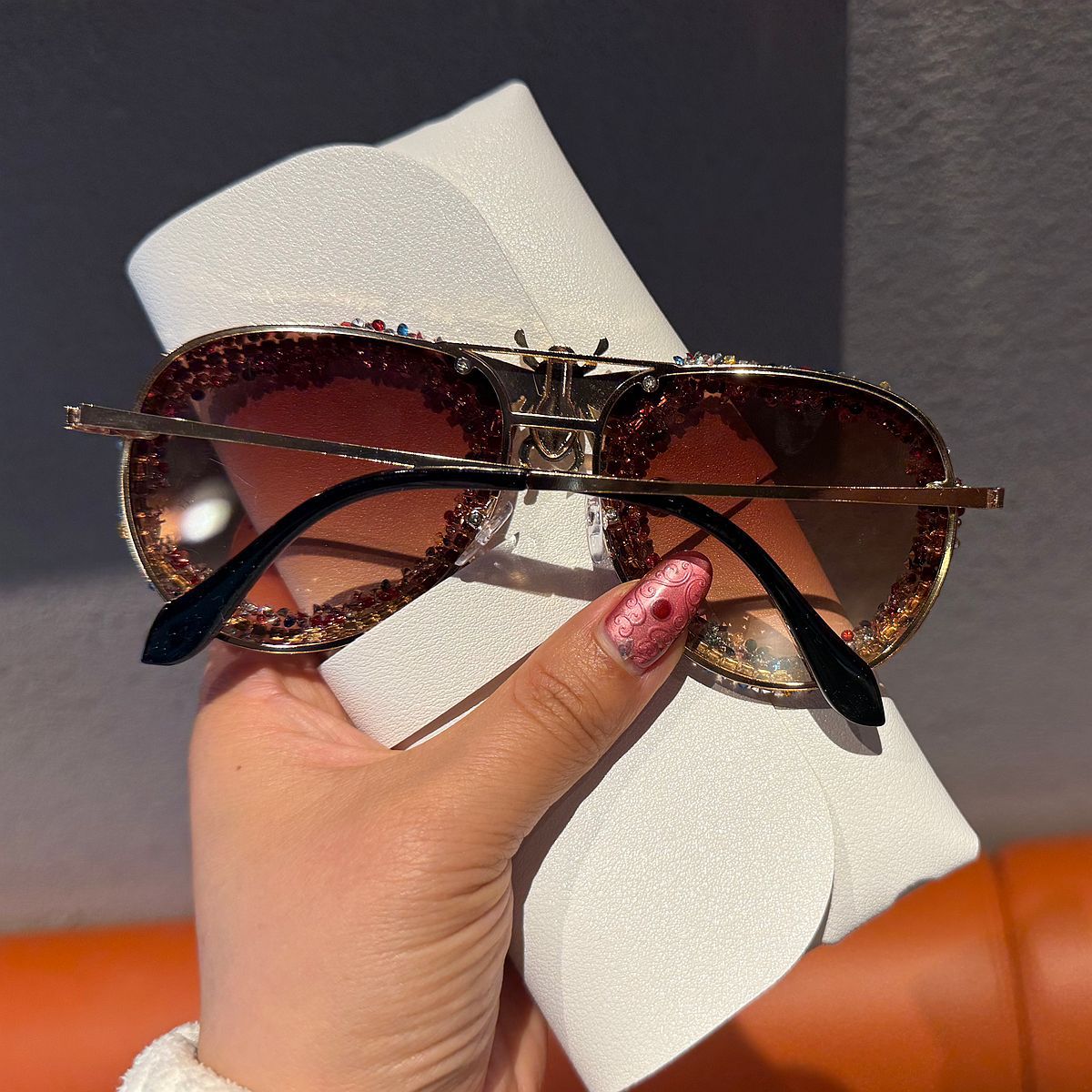 Damen Glamouröse Statement-Sonnenbrille mit einzigartigem Insektendesign Karnz
