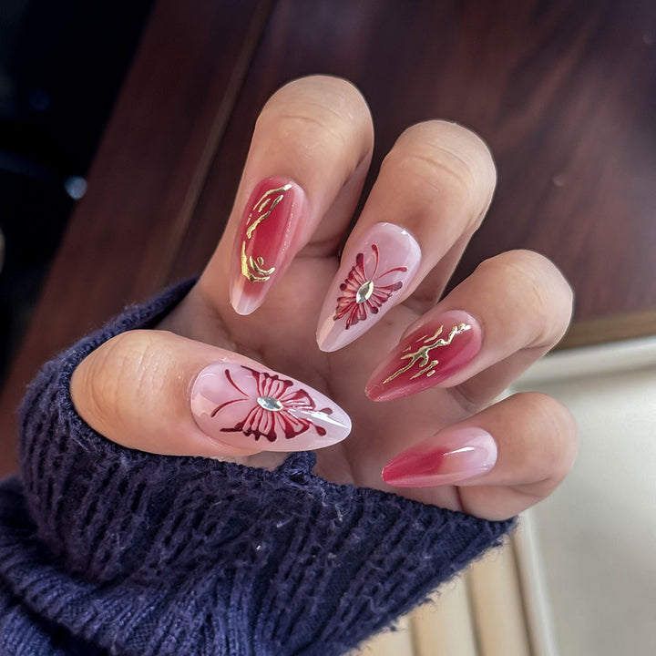 Elegante handgemalte Press-On-Nagelkunst Karnz