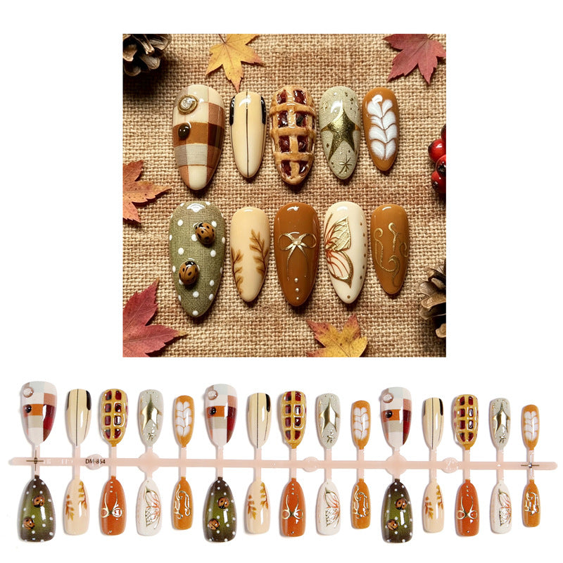 Kreatives Nageldesign Karnz