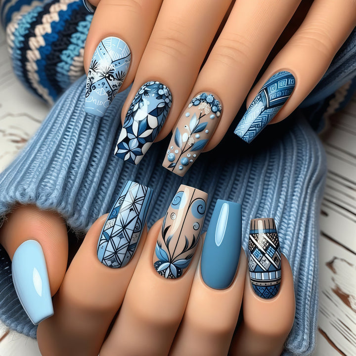 Kunstnägel mit floralem und geometrischem Design Karnz