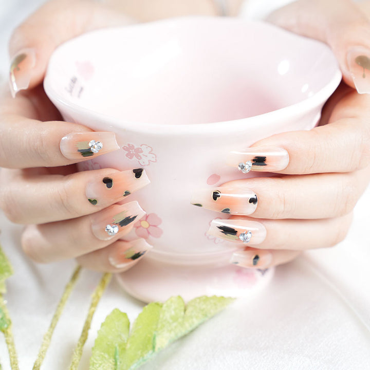 Künstlerisches herzverziertes Press-On-Nagelset Karnz