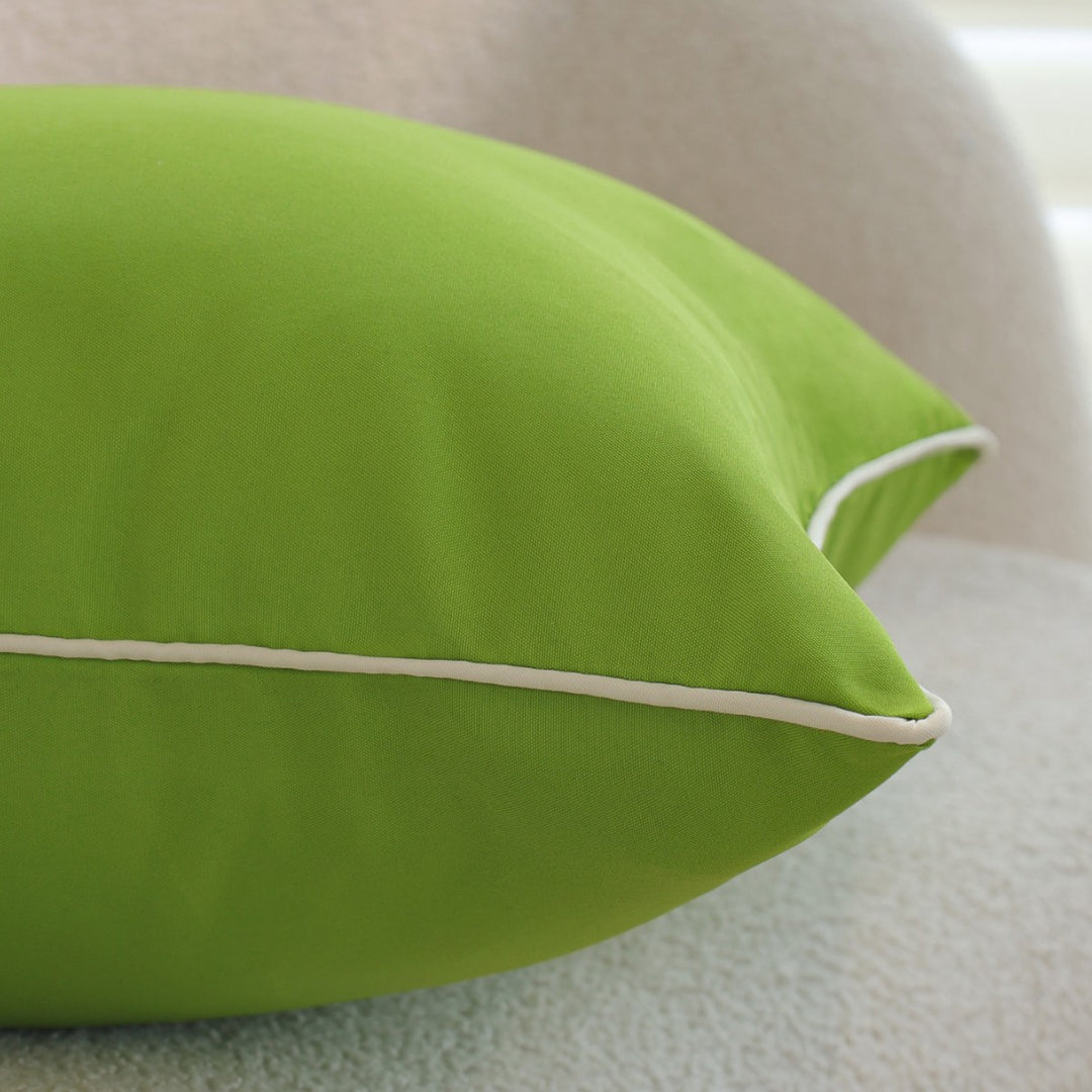 Quadratischer Soft‑Touch Kissenbezug mit kontrastierender Paspel und verdecktem Reißverschluss Karnz