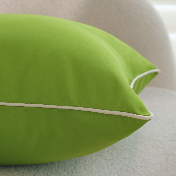Quadratischer Soft‑Touch Kissenbezug mit kontrastierender Paspel und verdecktem Reißverschluss Karnz