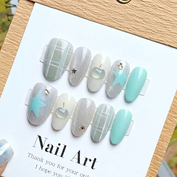 Künstlerisches Press-On Nagelset mit Stern- und Apfelmotiven Karnz
