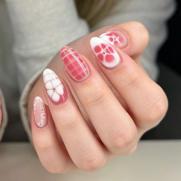 Künstliche Nagelspitzen mit Aufregendem Design und Eleganten Akzenten Karnz