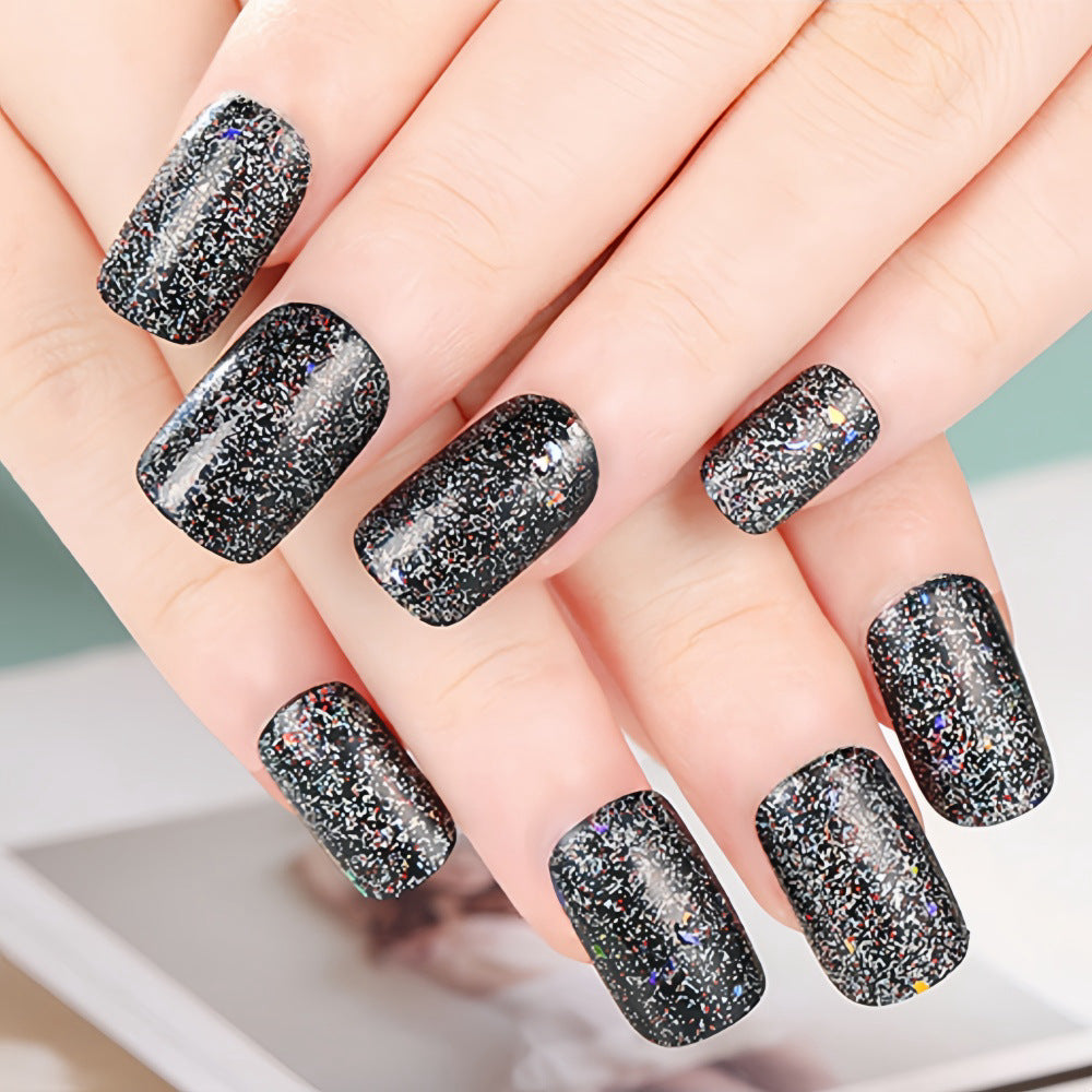 Glänzende Kunstnägel mit funkelndem Glitter Karnz