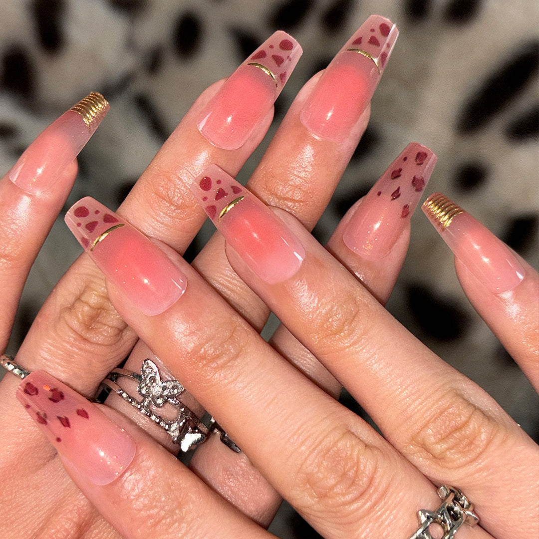 Elegantes Press-On-Nageldesign Karnz