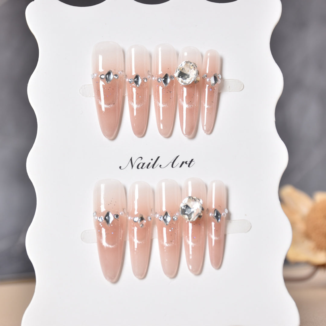 Elegante dekorative Press-On Nägel Karnz