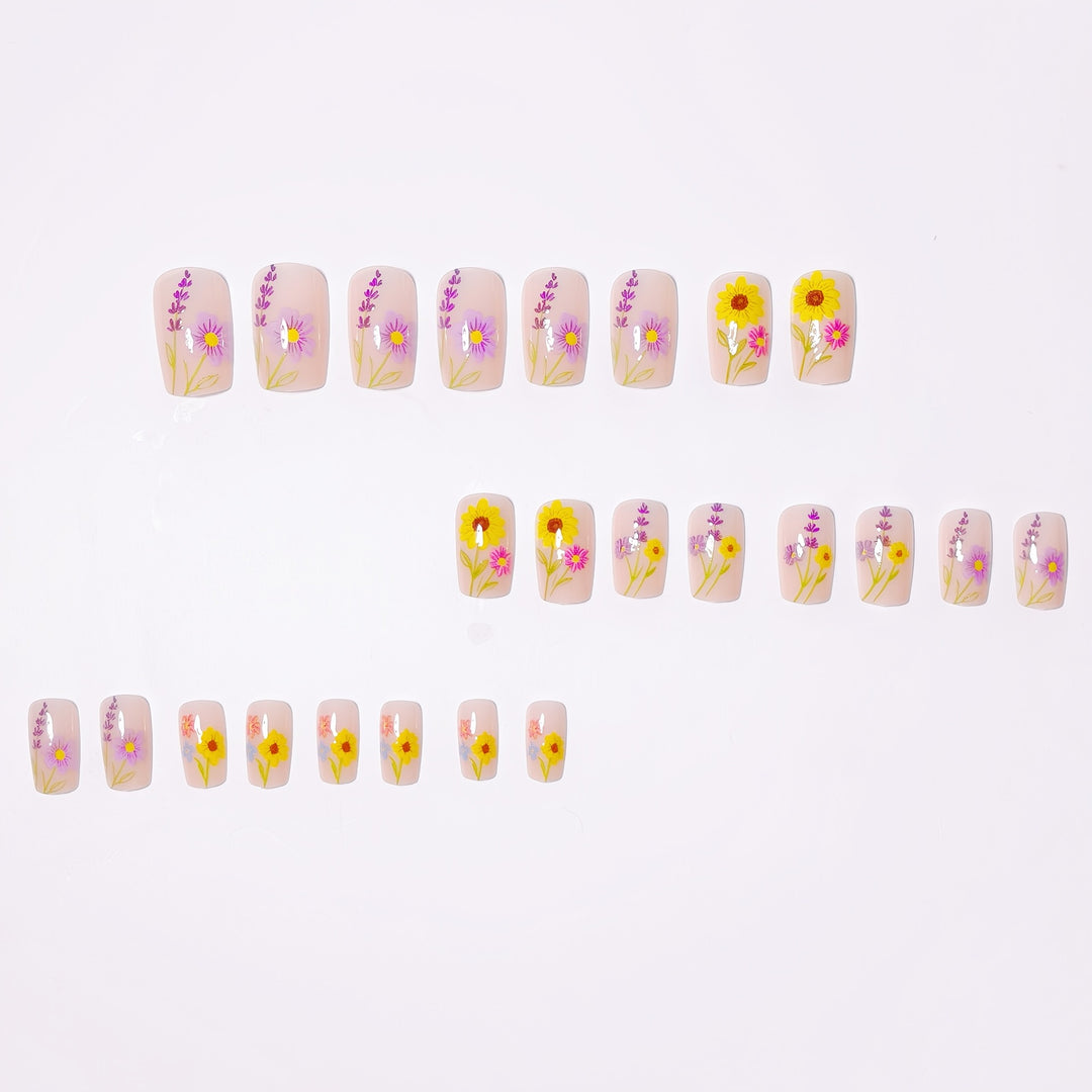 Glitzernde Kunstnägel mit Floralen Motiven Karnz