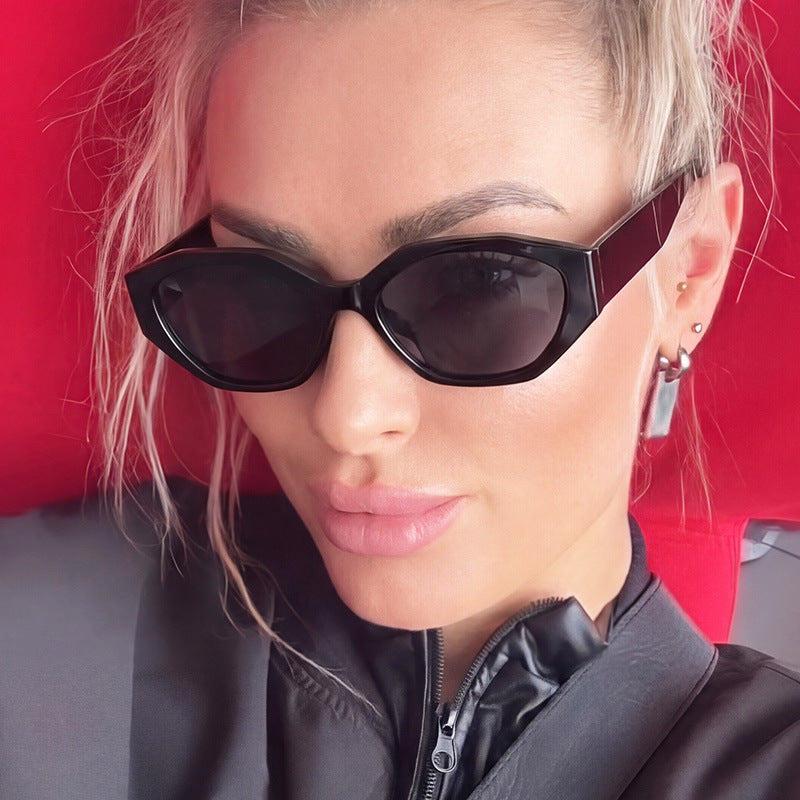 Damen stilvolle Sonnenbrille im modern geometrischen Design mit schützendem UV-Filter Karnz