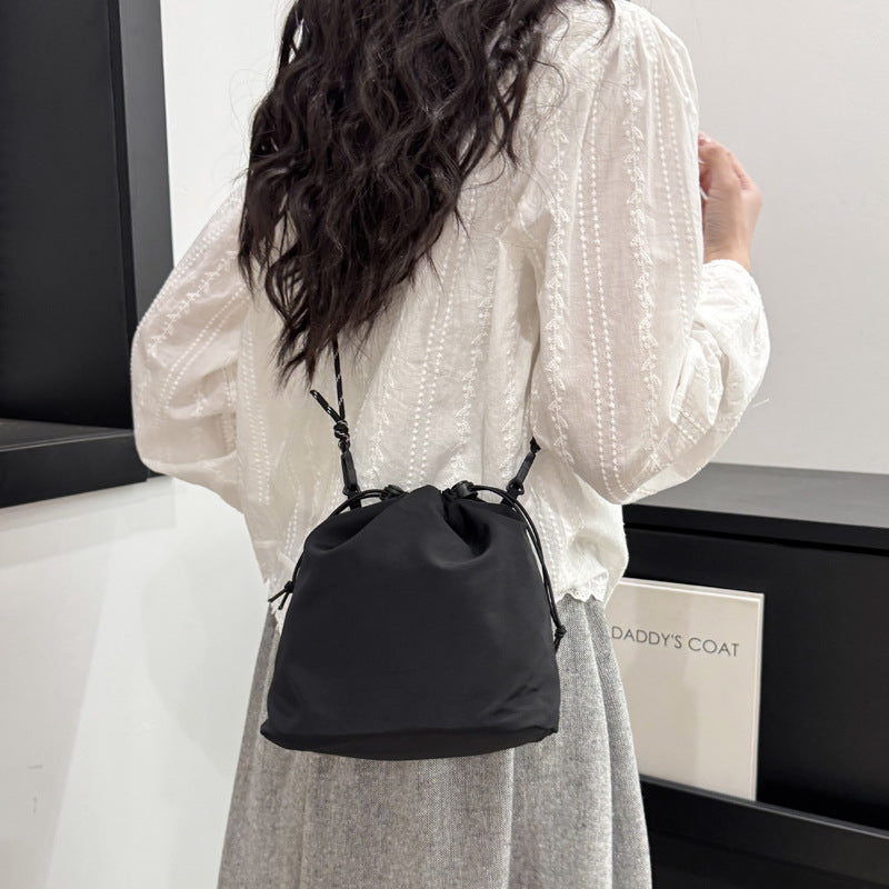 Moderner Kordelzug Mini-Eimer Tasche