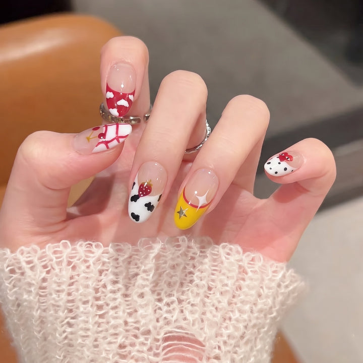 Kreatives fruchtfarbenes Press-On-Nagelset Karnz