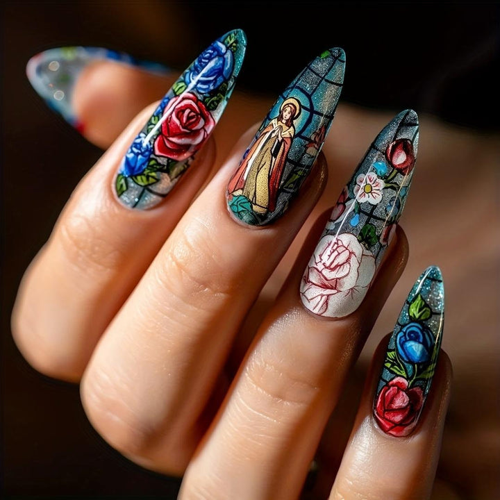 Elegante Nagelkunst mit Schwarz-Weiß-Kontrast Karnz