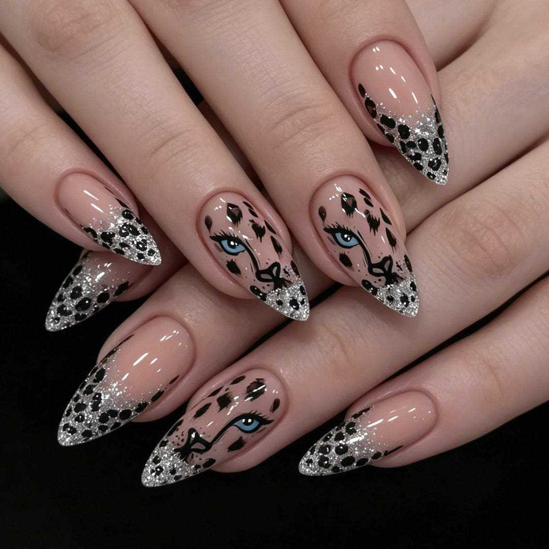 Künstlerische Leopard-Print Stiletto-Nagelkunst-Tipps Karnz