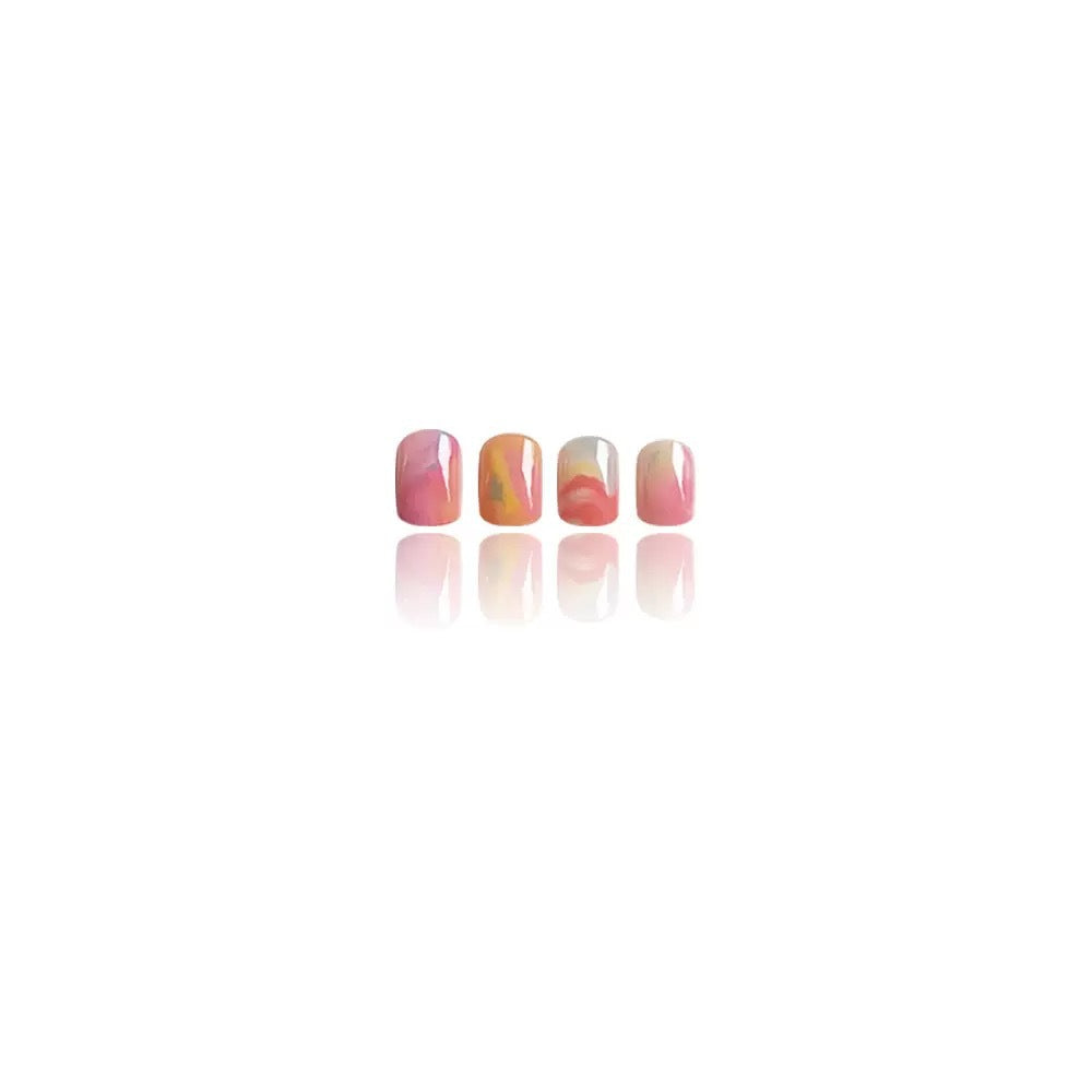 Kunstnagelset mit Marmormuster Karnz