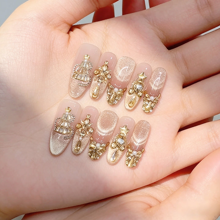 Dekoratives Press-On Nagelkunst-Set mit glamourösen goldenen Akzenten Karnz