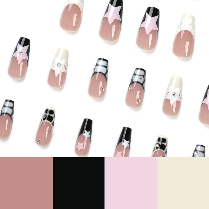 Kreative Nagelkunst im eleganten Design Karnz