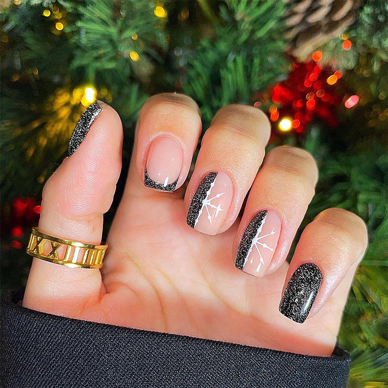 Glamouröse Nagelkunst mit festlichen Akzenten Karnz