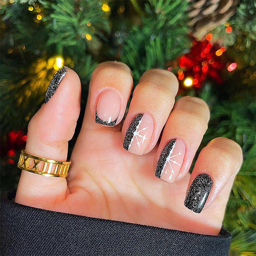 Glamouröse Nagelkunst mit festlichen Akzenten Karnz