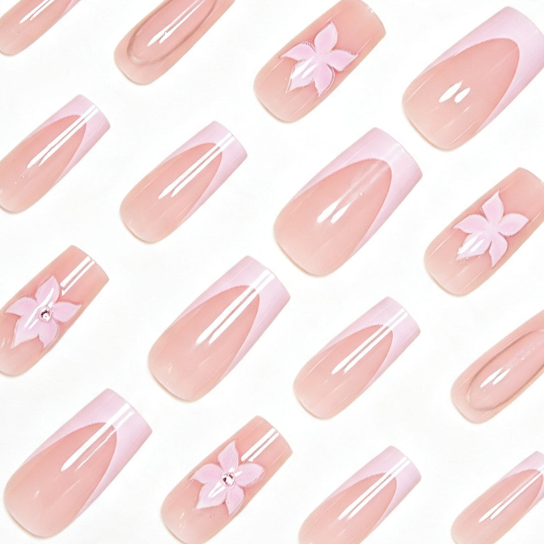 Elegantes florales Nagelkunst-Set Karnz
