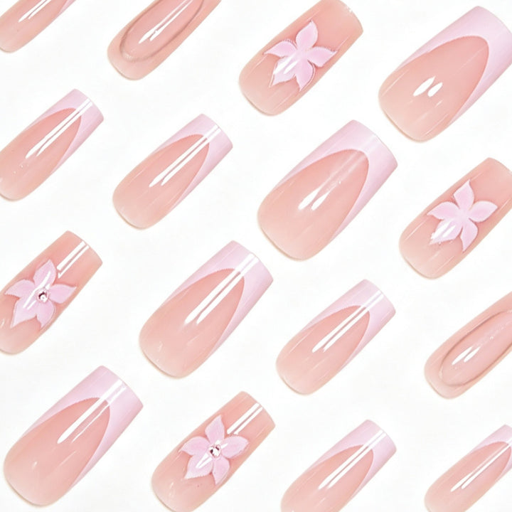 Elegantes florales Nagelkunst-Set Karnz