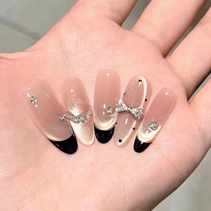 Glamouröse Press-On Nagelkunst Karnz