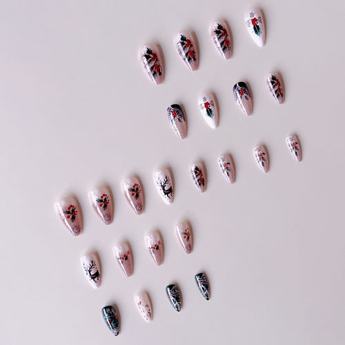 Kunstnagelset mit winterlichen Motiven und festlichen Designs Karnz