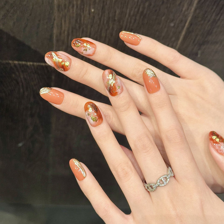 Künstlerisches Press-On Nagelkunstset mit eleganten Blätterakzenten