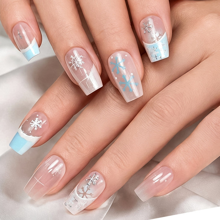 Stylische winterliche Press-On Nägel Karnz