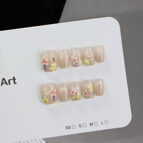 Kreativ gestaltetes, florales Press-On Nagelset Karnz
