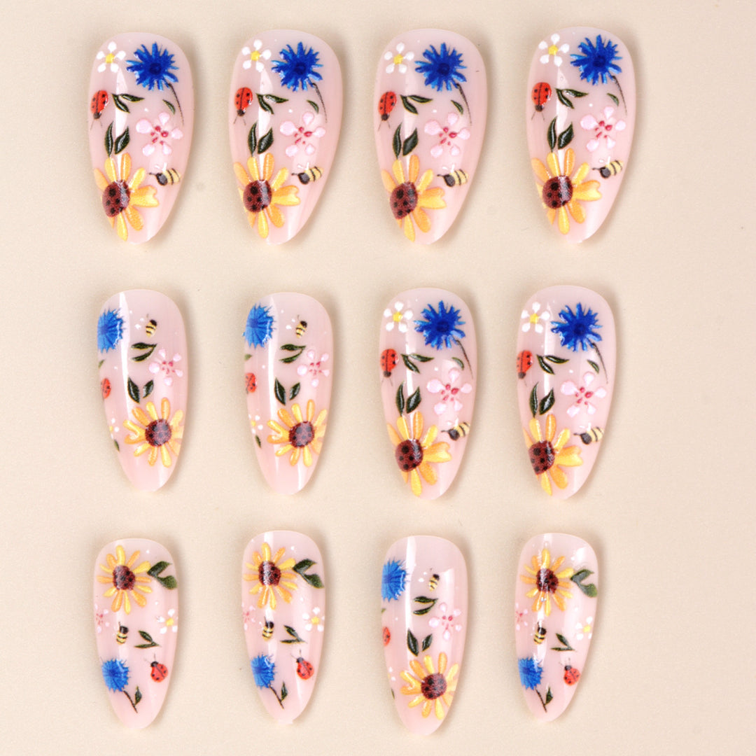 Floral Verziertes Press-On Nagelkunst Set Karnz