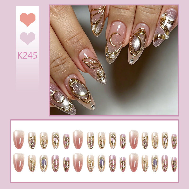 Kunstnägel mit Glitzerakzenten Karnz
