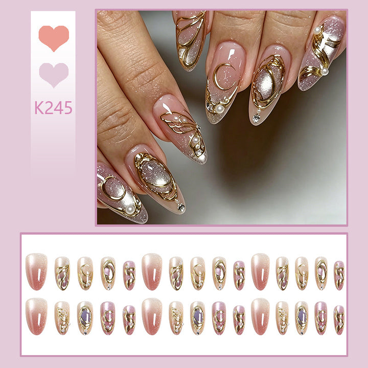Kunstnägel mit Glitzerakzenten Karnz