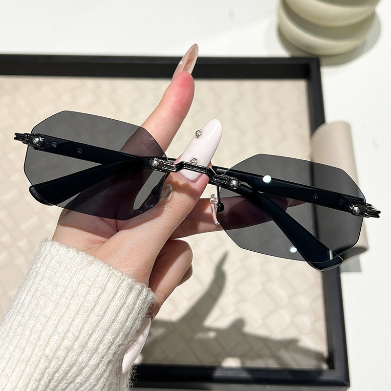 Damen futuristische Sonnenbrille mit geometrischem Rahmen und Holzdetails Karnz