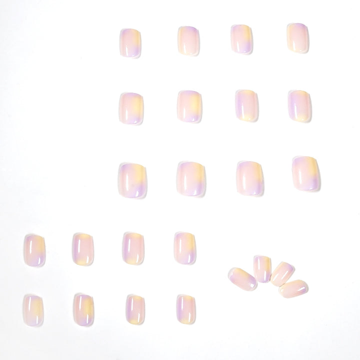 Kunstvolle Nagelkunst mit Glitzer- und Ombre-Design Karnz