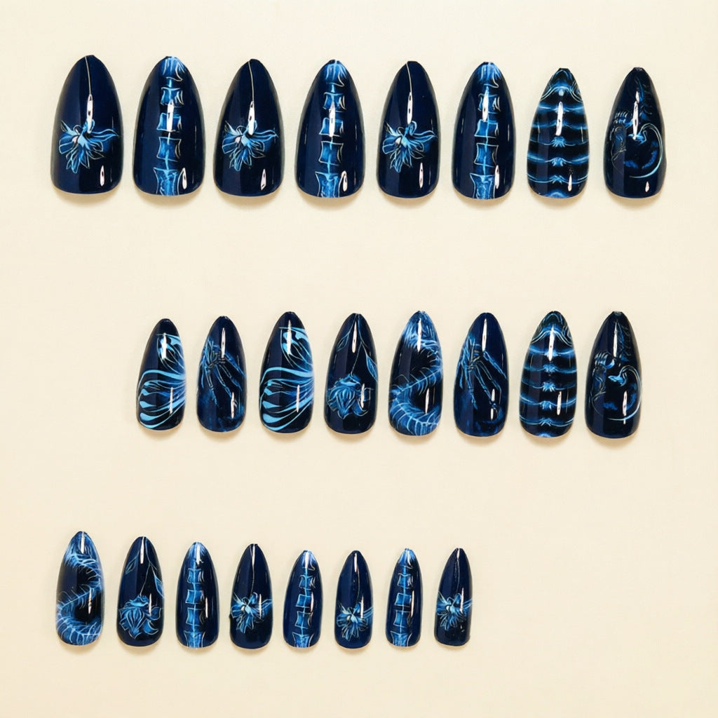 Künstlerisches Stiletto Press-On Nagelkunst Set Karnz