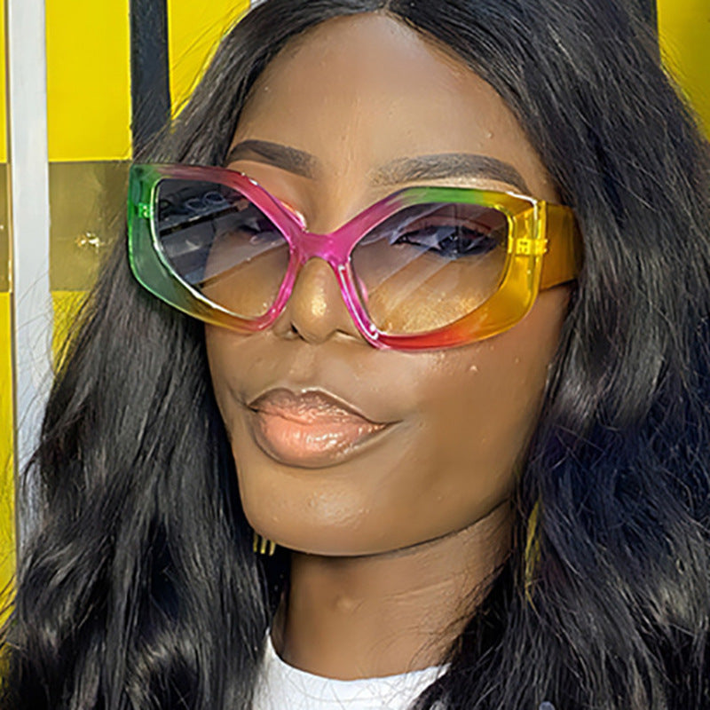 Damen auffällige Sonnenbrille mit oversized Design und modischem Farbverlauf Karnz