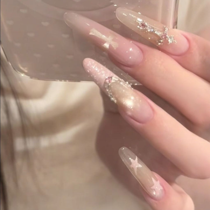 Glamouröse Sternenbesetzte Stiletto-Nagelerweiterungen