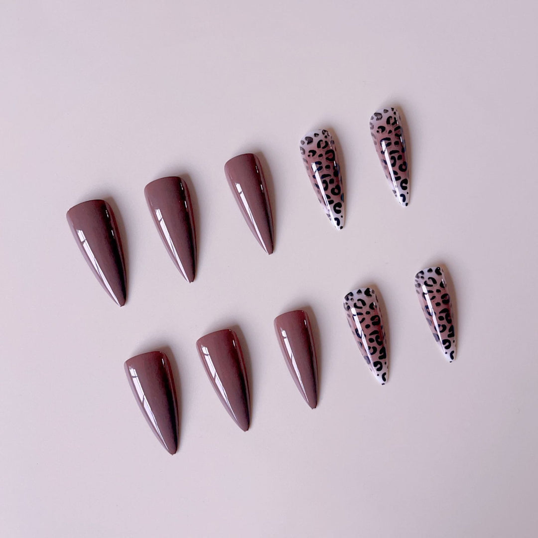 Kunstnagelset mit elegantem Leopardenmuster und modernem Spitzendesign Karnz