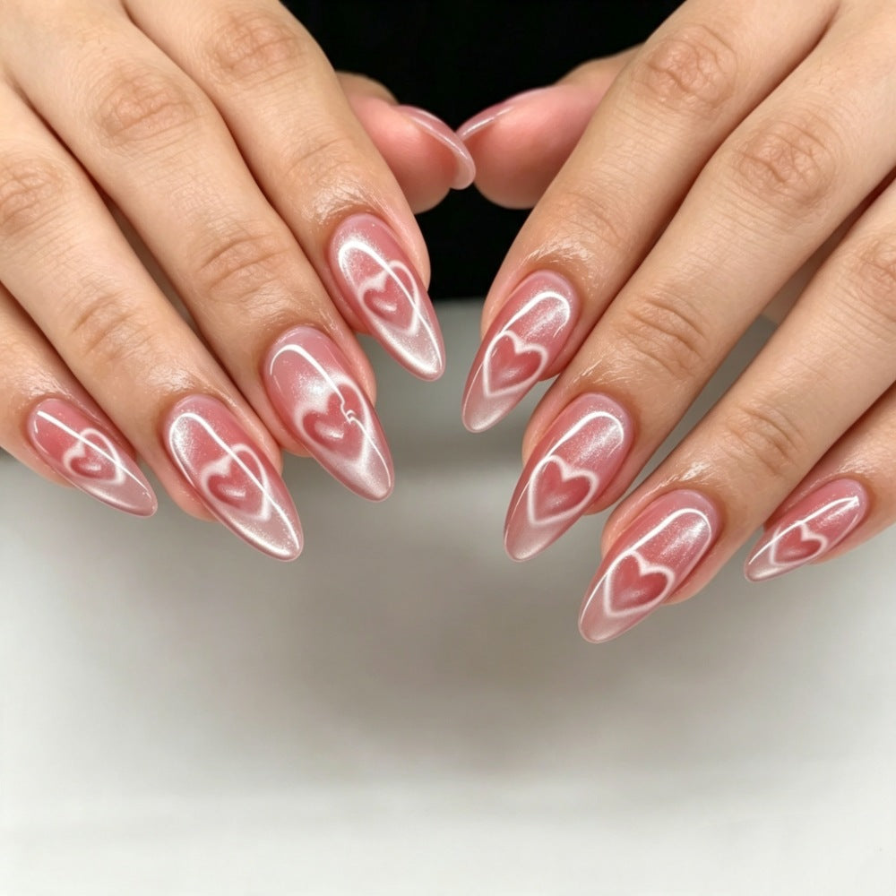 Kunstnägel mit Elegantem Herzdesign Karnz