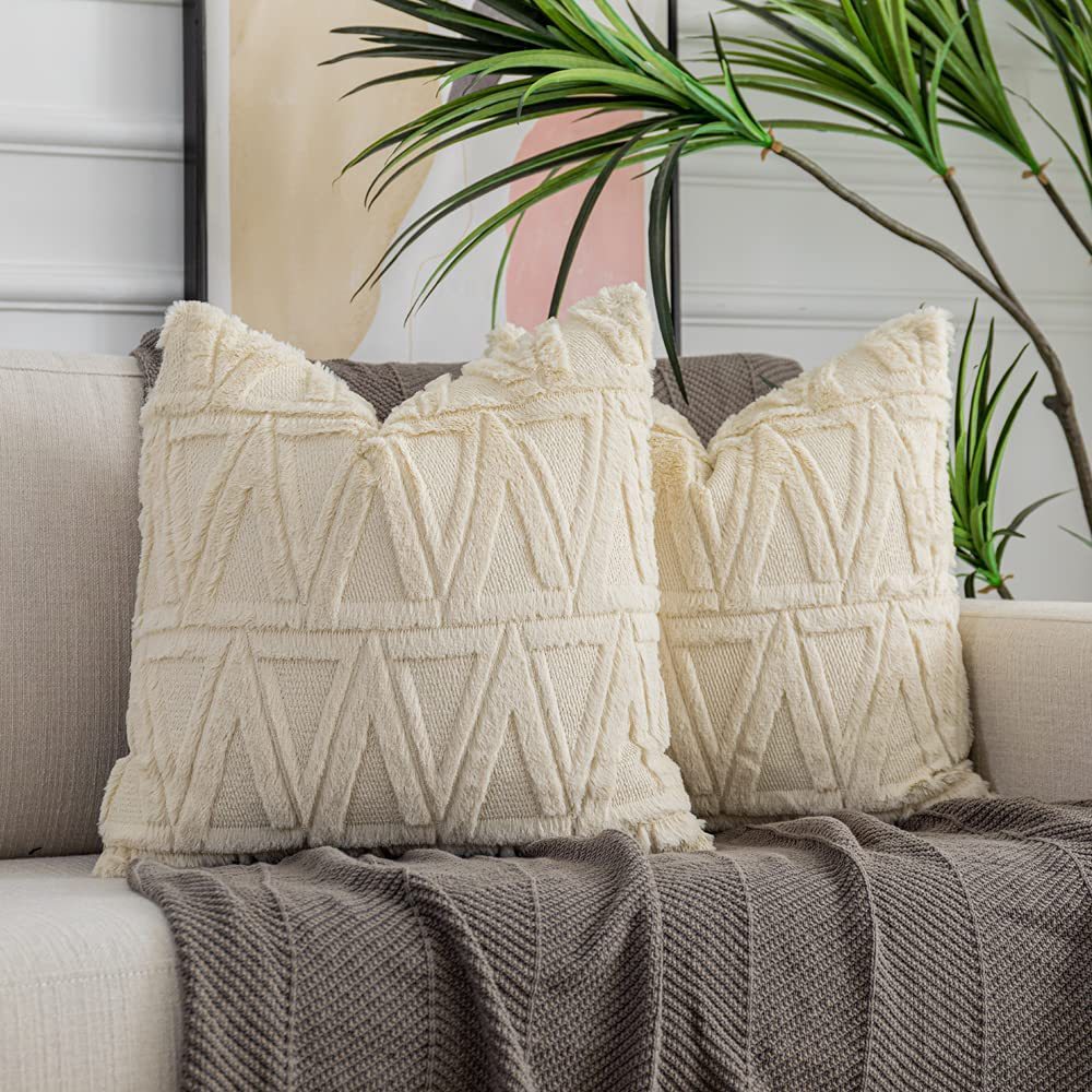 Quadratischer Kissenbezug mit geometrischem Chenille‑Tufting und weichem Baumwollmix Karnz