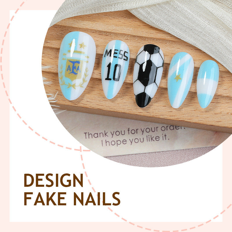 Kreatives Kunstnagelset mit Fußball-Thema Karnz