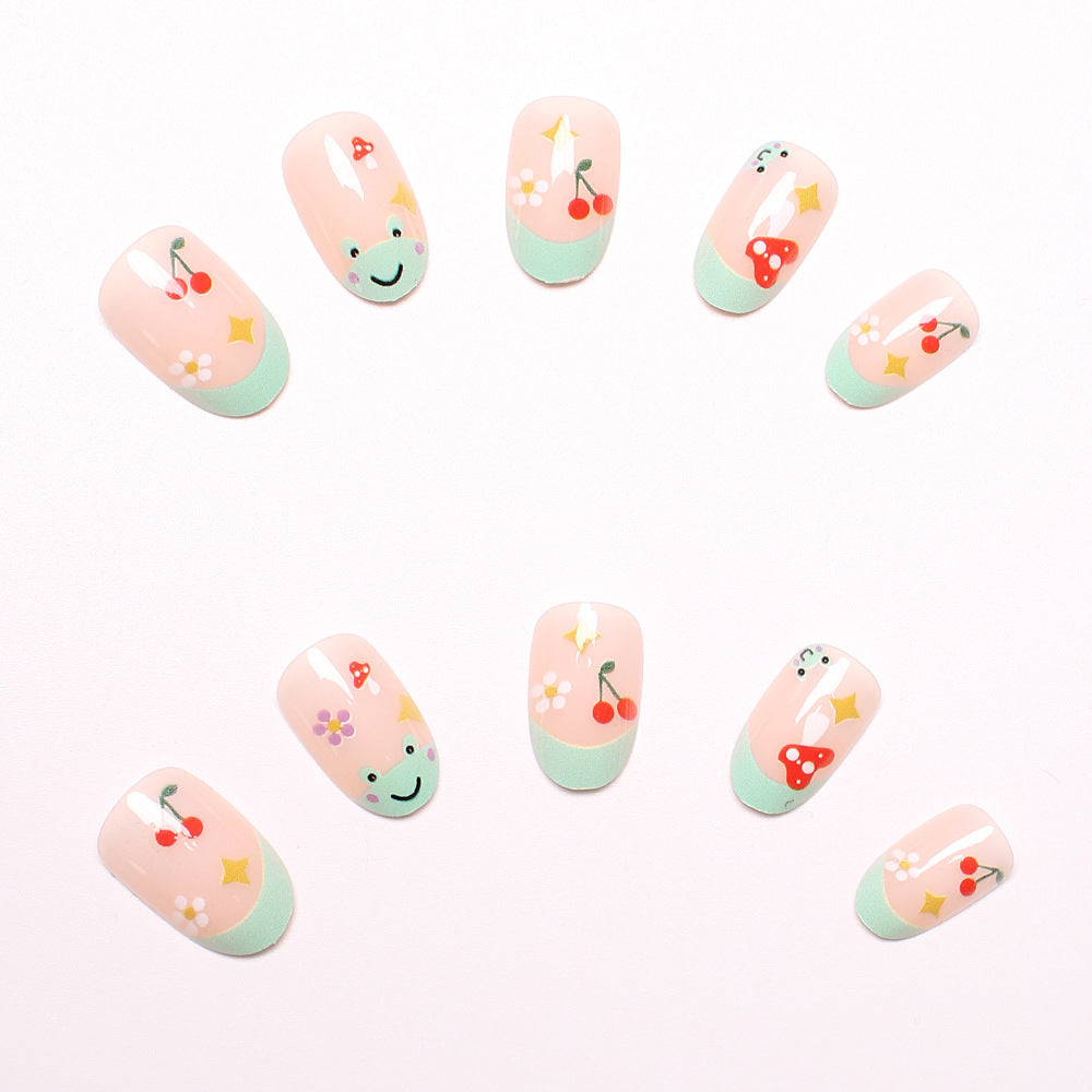 Kunstnagelset mit fröhlichen 3D-Motiven und blühenden Akzenten Karnz