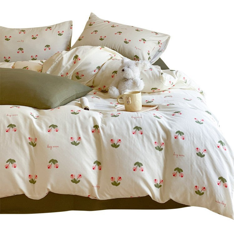 Baumwollsatin-Bettwäsche-Set mit verspieltem Erdbeer-Alloverprint und wendbarer Decke