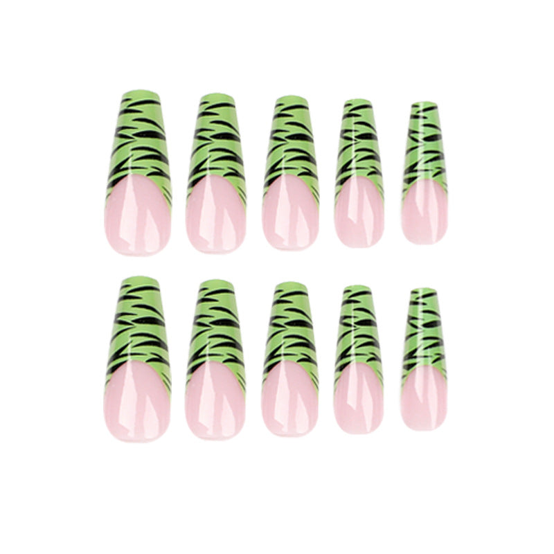 Kunstvolle Fingernägel mit trendigem Zebra-Design Karnz