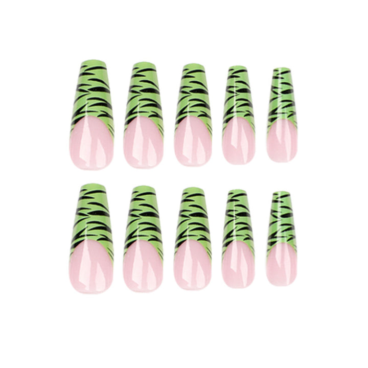 Kunstvolle Fingernägel mit trendigem Zebra-Design Karnz