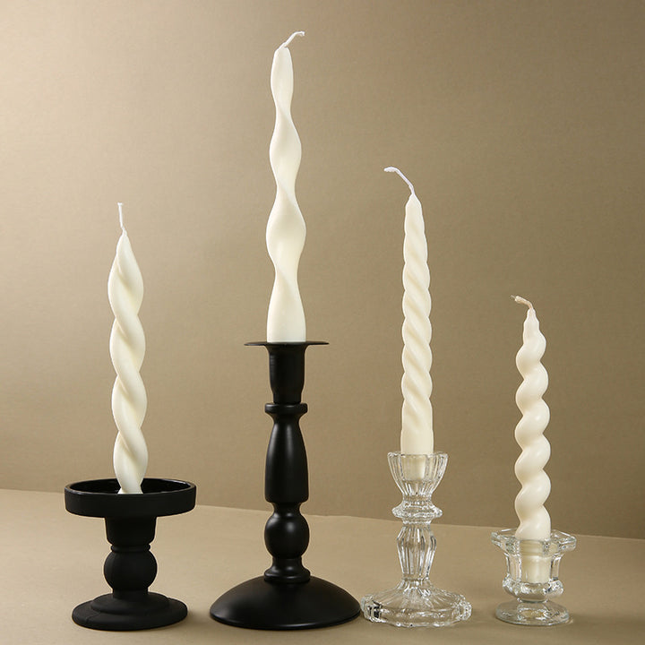 Gedrehte konisch dekorative Kerzen Set mit skulptierten Glas Haltern