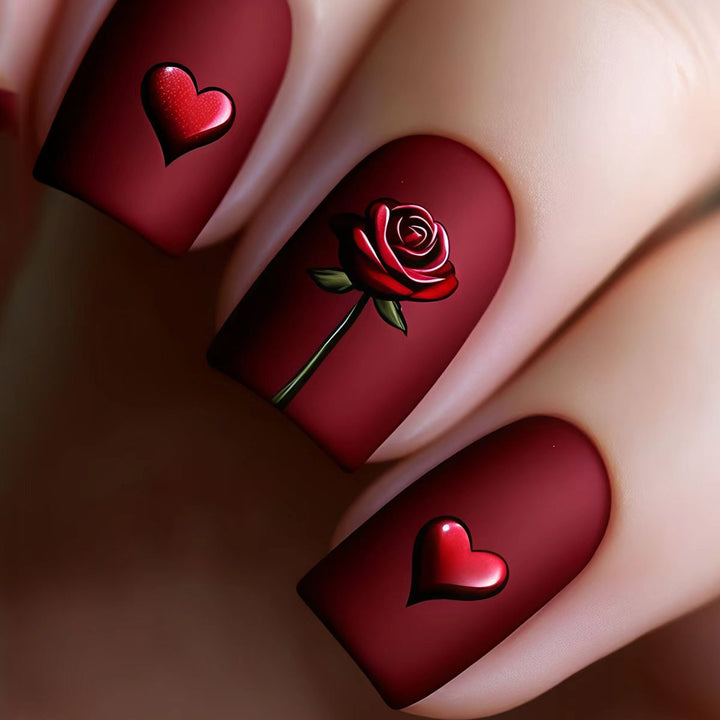 Kunstnägel mit Romantischem Rosen- und Herzdesign Karnz