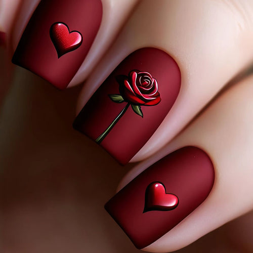 Kunstnägel mit Romantischem Rosen- und Herzdesign Karnz